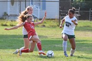 Kylie Ray, Lily Kane record four combined points, leads Minnechaug girls soccer past West Springfield, 4-0 
