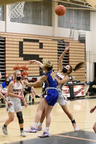 Chicopee Comp girls basketball staves off Westfield, 46-44