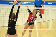 Who are the top returning senior girls volleyball stat leaders in 2023?