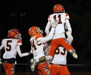 Jaedyn Perez, strong fourth quarter leads No. 5 Agawam football past No. 10 Amherst (video)