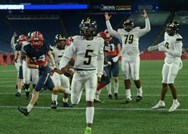 Central’s offense paced by RB Tariq Thomas in Div. I football state championship win over Central Catholic; ‘When he sees what he wants, he hits it and goes’