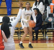 No. 12 Central girls basketball’s defense thrives in victory over No. 21 Attleboro during D-I Round of 32 matchup 