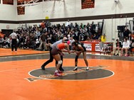 Agawam, Springfield Central compete in historic girls wrestling dual meet 