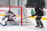 Longmeadow boys ice hockey holds off Westfield, 5-4