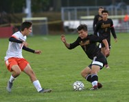 Western Mass. Boys Soccer Tournament Scoreboard: Dylan Wesley scores late to lead Agawam & more