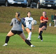 Early goal leads No. 3 Minnechaug girls soccer past No. 12 Agawam