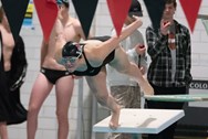 Which WMass girls swimmers and divers will compete in the West/Central championships?