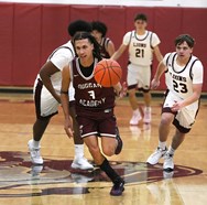 Duggan boys basketball clinches 8-0 start with road victory over Ludlow (photos)