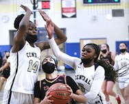 Julie Bahati, strong defense lead No. 3 Central girls basketball past No. 2 Wachusett in D-I state semifinals